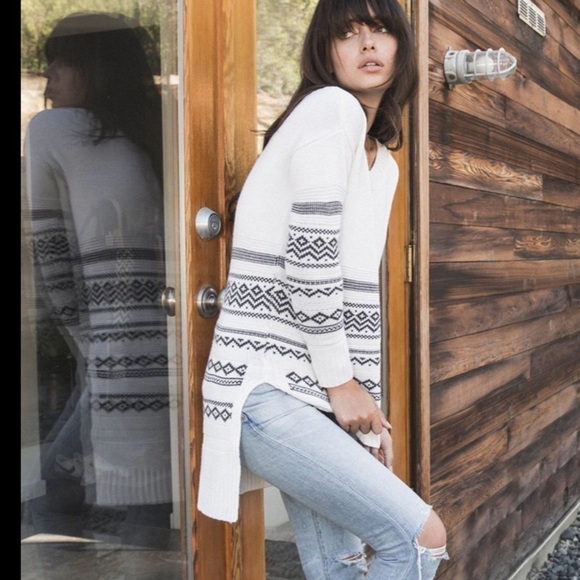 Splendid “Telluride” fair isle blue and white high-low sweater with side vents - Picture 2 of 8